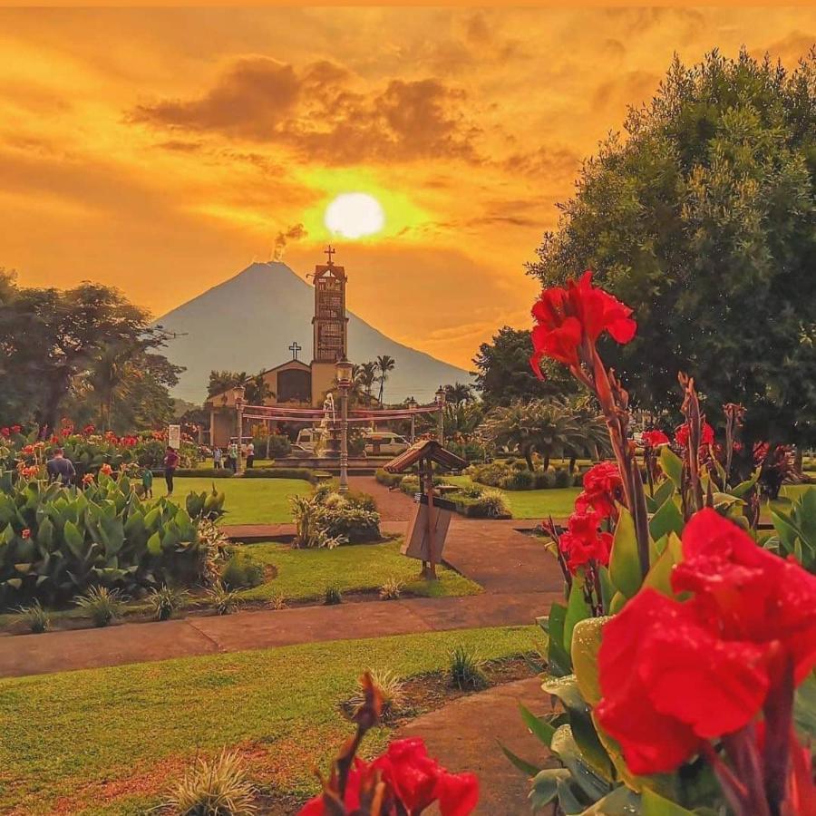 La Estancia Ideal Apartamentos La Fortuna Luaran gambar